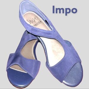 impo brand blue satiny look navy pumps Nwot